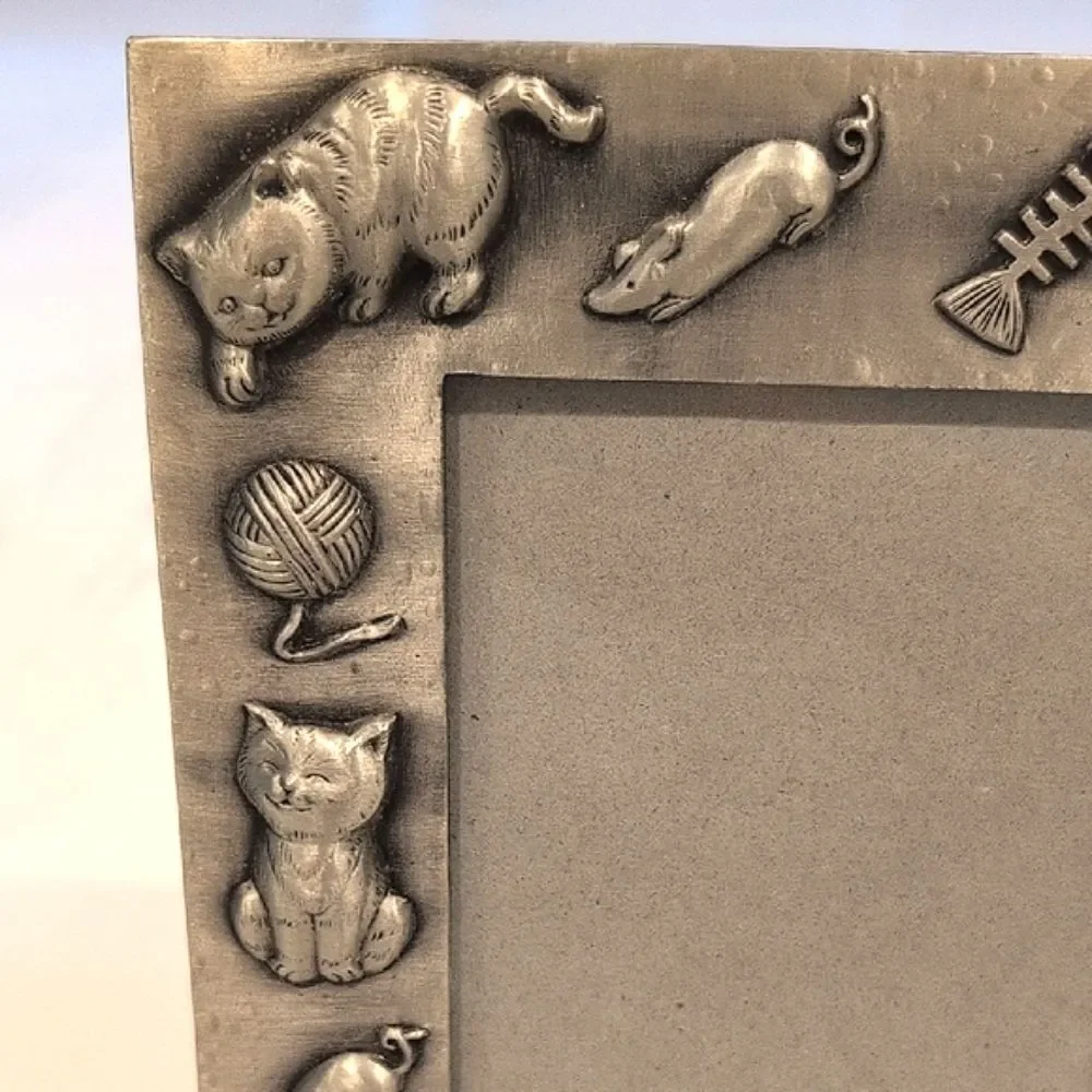 Pewter Tone Cat and Mouse Picture Photo Frame